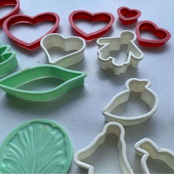Fondant & Cookie Cutters Plastic Various Sizes Shapes Flowers Hearts Baking - Picture 6 of 6